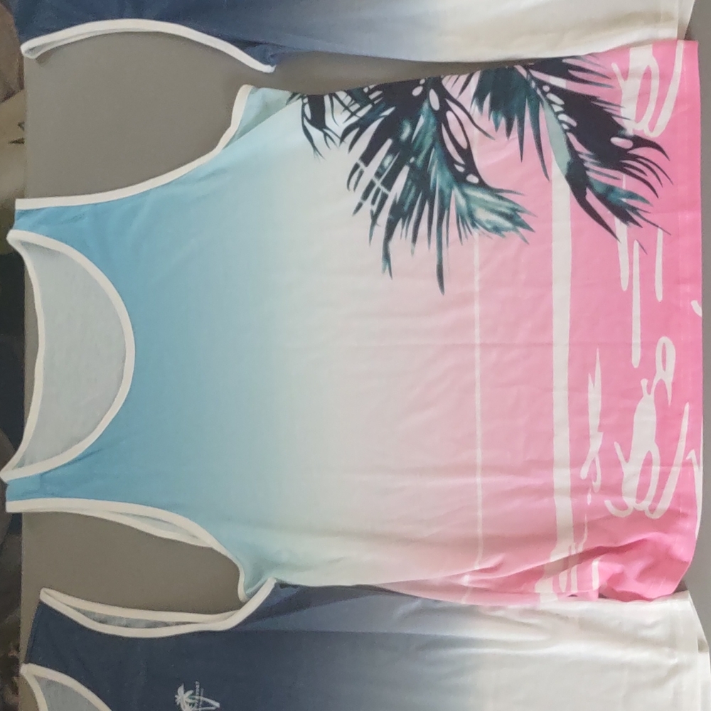 3 Tank tops XL - Picture 3 of 8